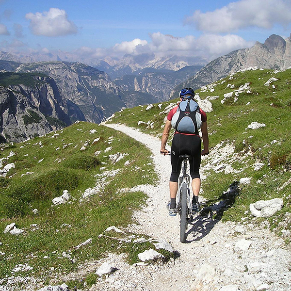 Radfahrer in den Tiroler Bergen