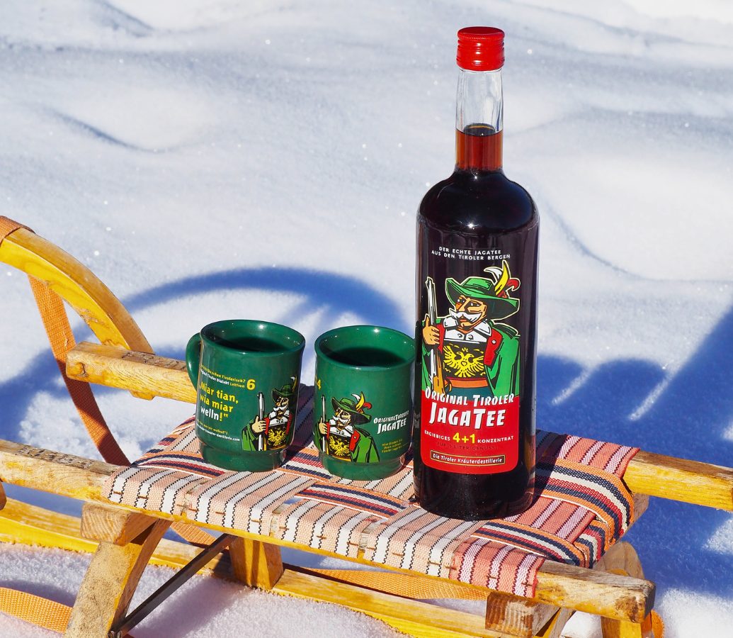 Tiroler Jagatee im Schnee